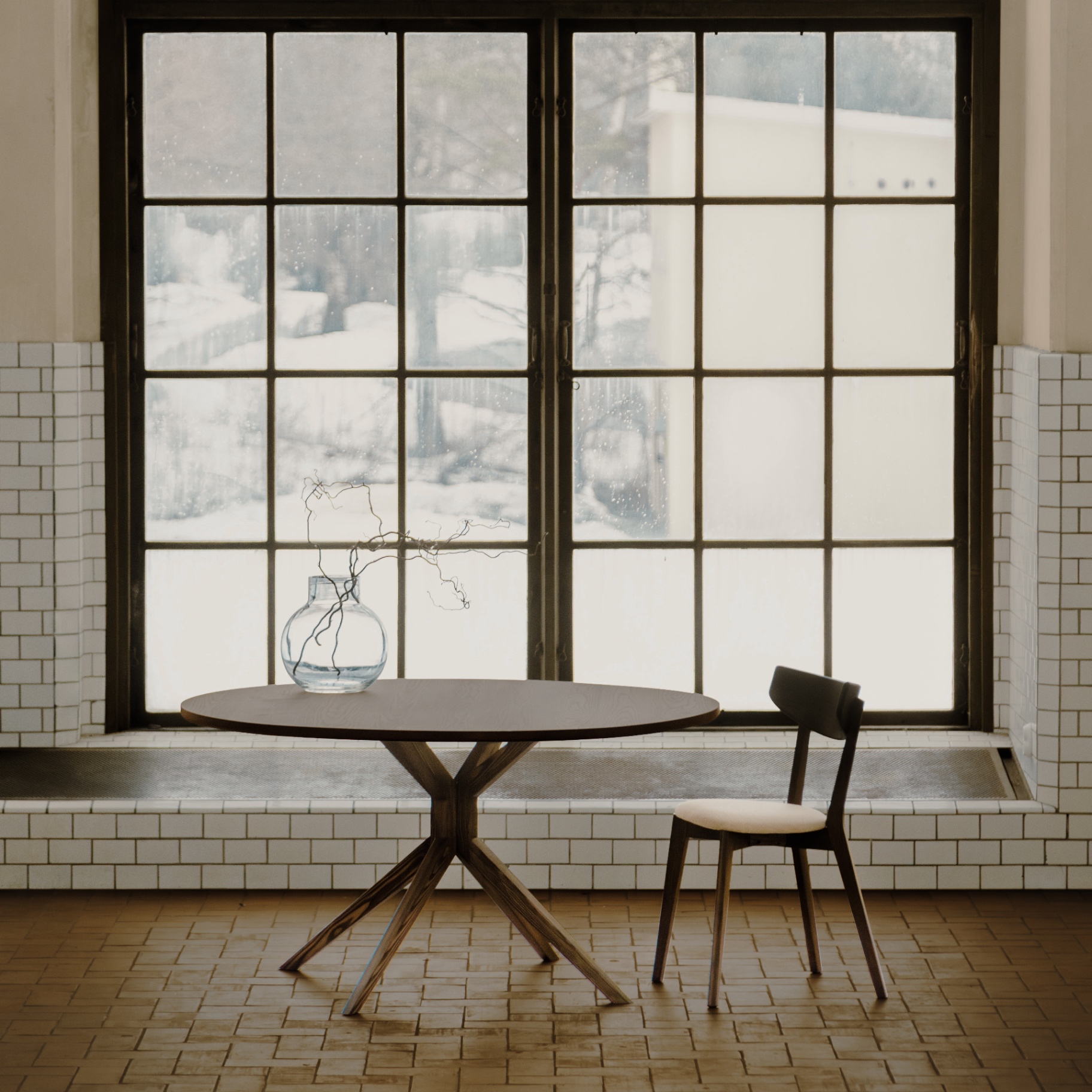 Runt matbord med pelarfot